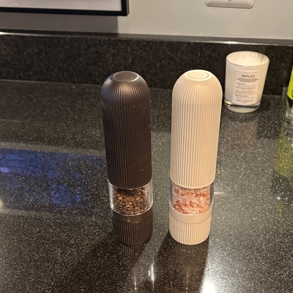Elegant Dual Salt and Pepper Grinder Set - Black and Cream